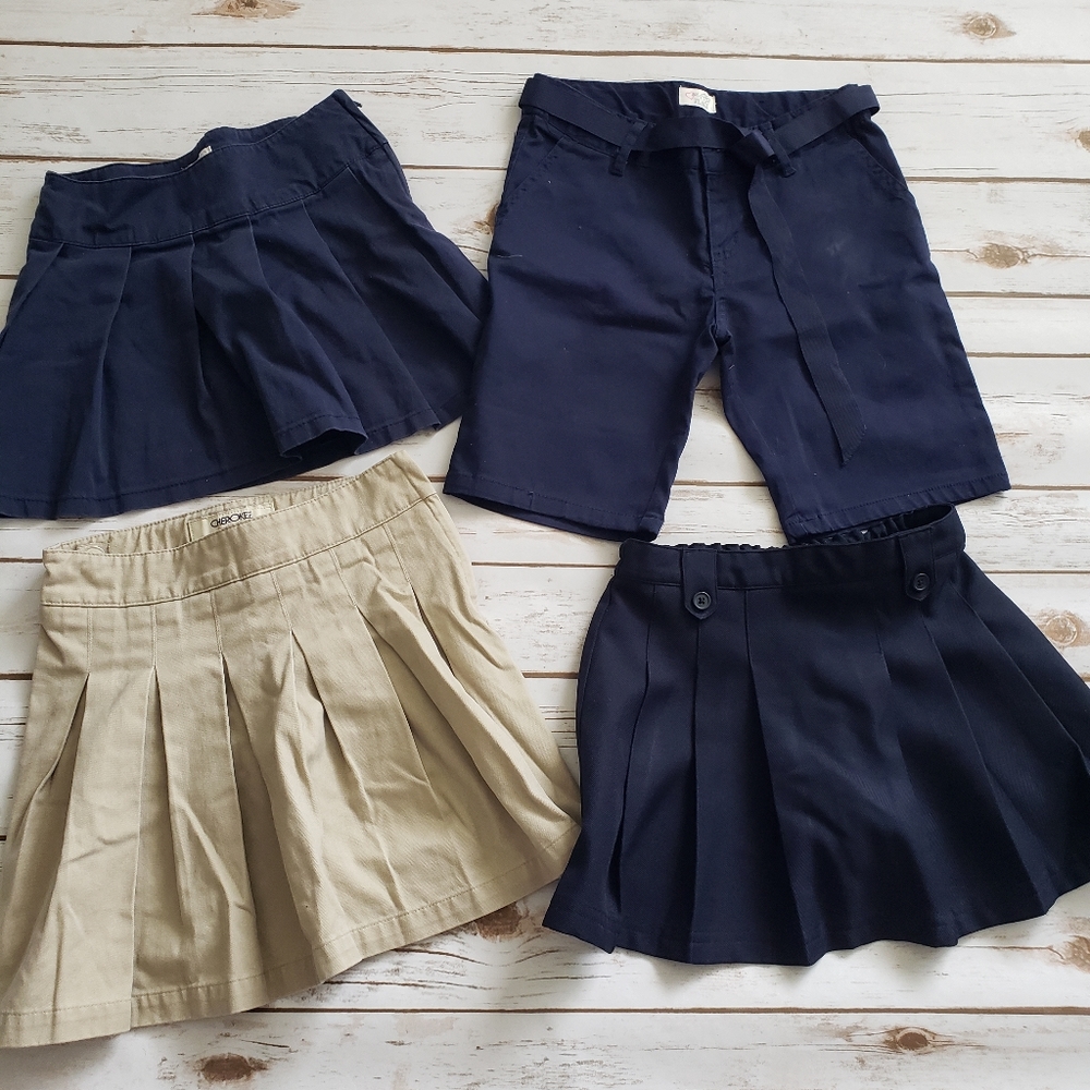 Size 6🦋 3 skirts and 1 shorts